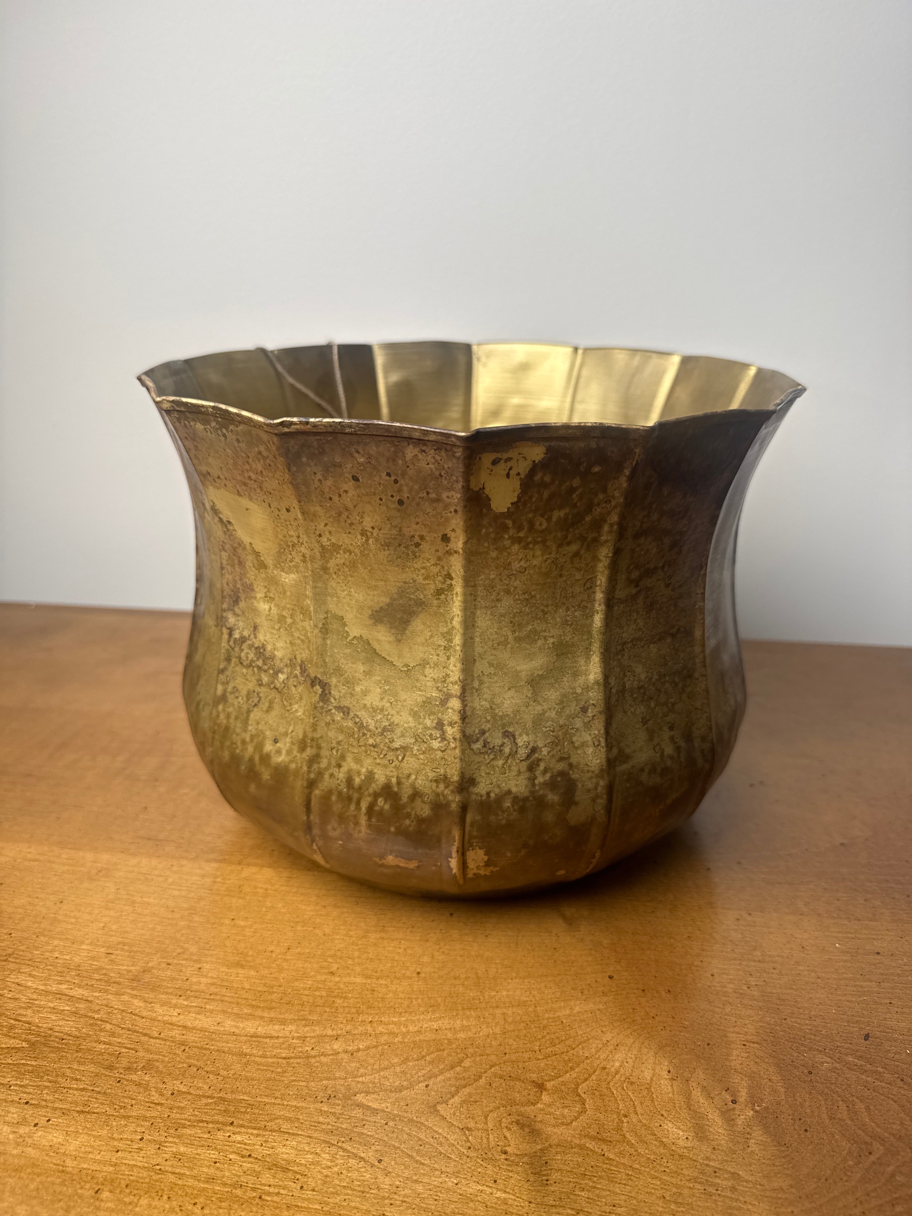 Large Gold Cache Pot