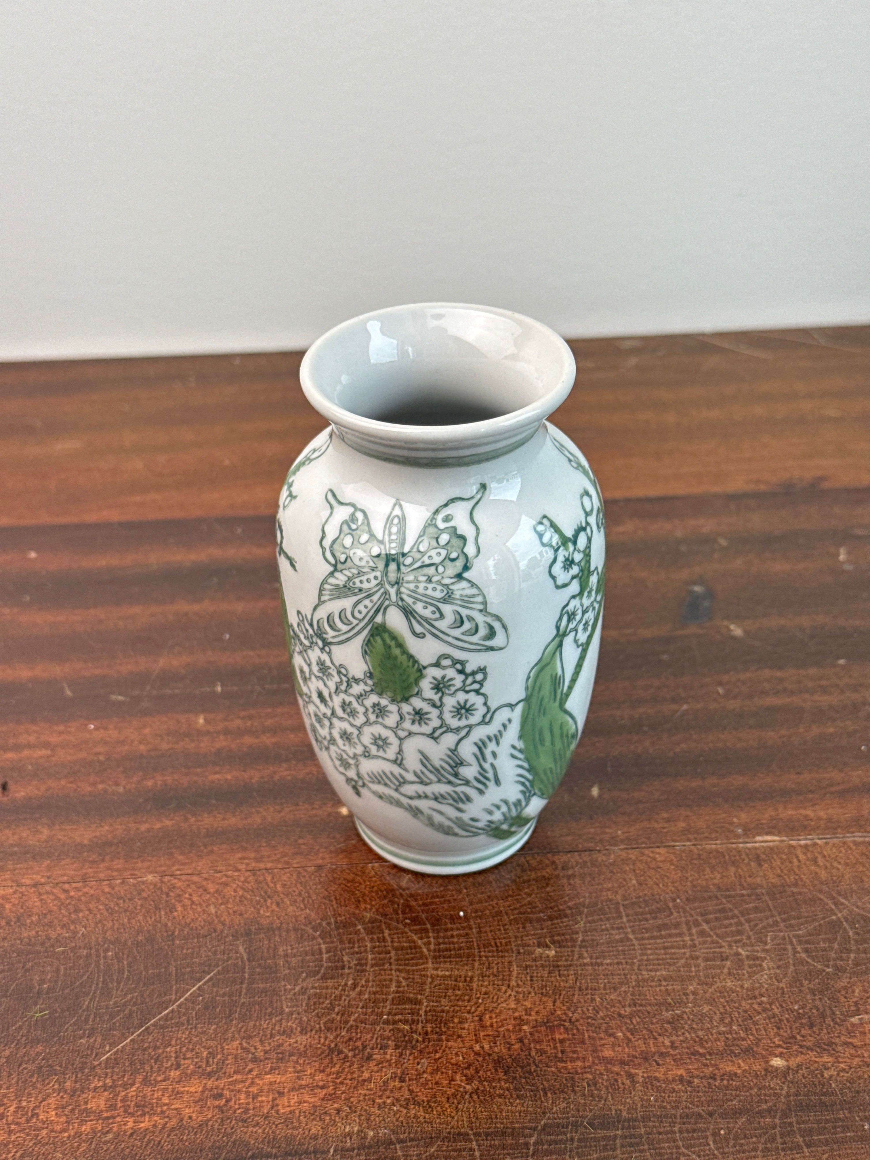 Green and White Chinoiserie Budvase