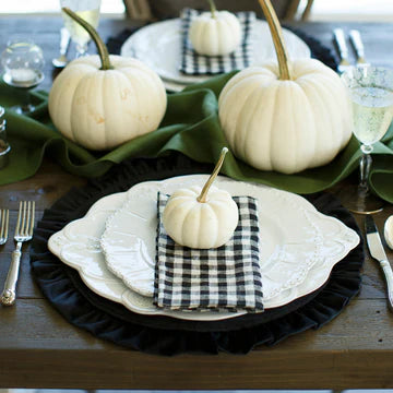 Bella Bianca Scalloped Charger / Platter