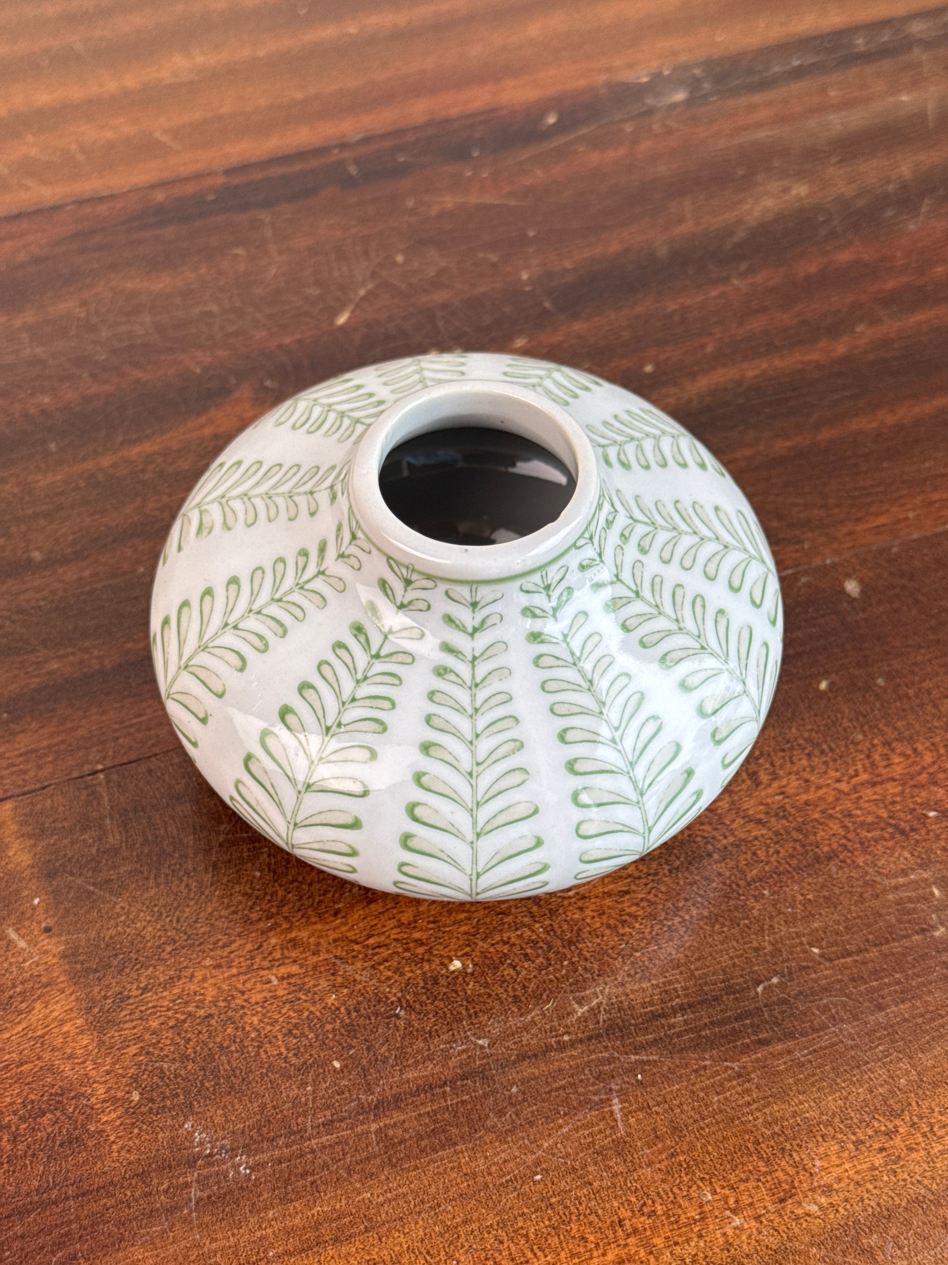 Green and White Chinoiserie Budvase