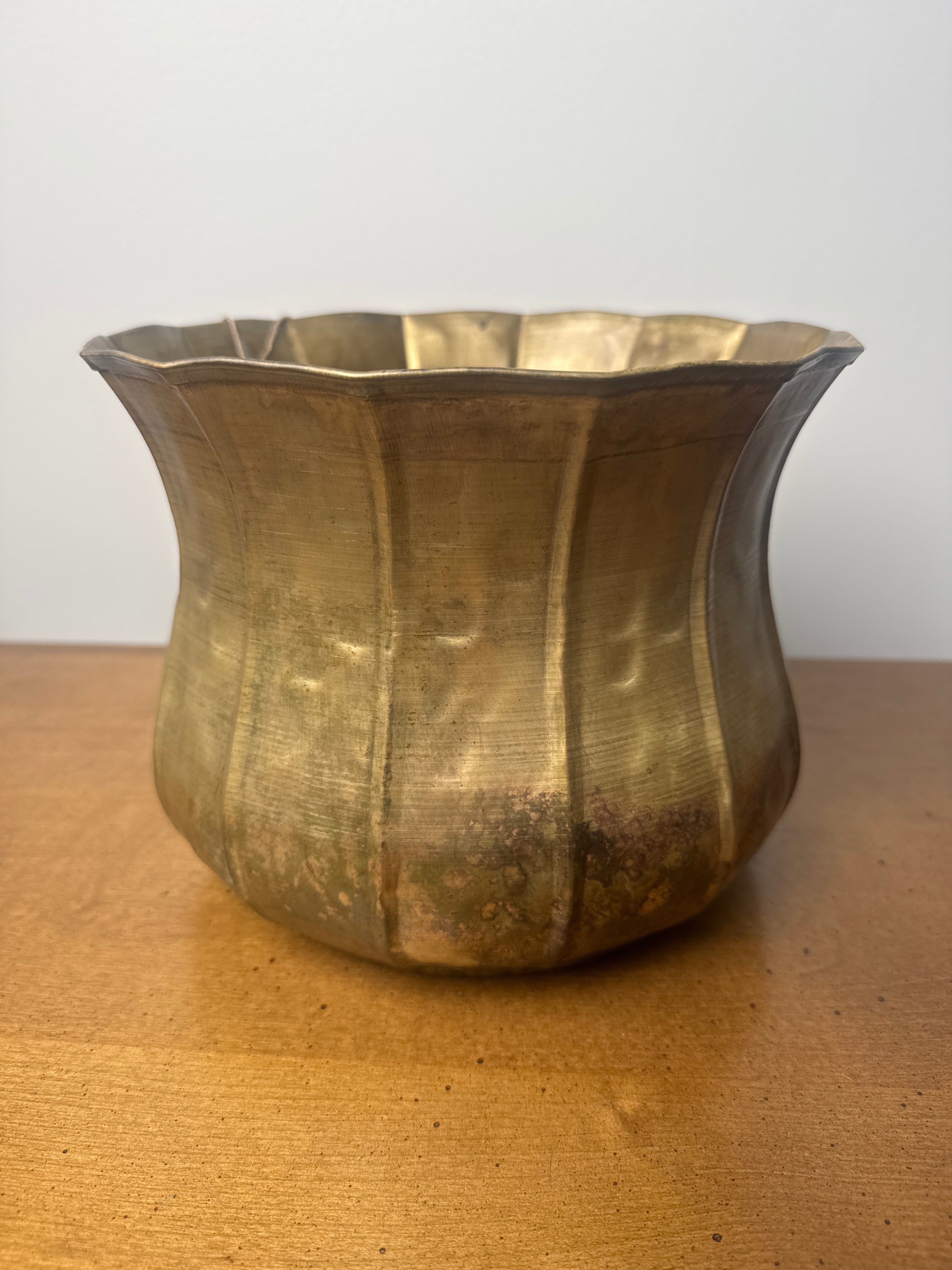 Medium Gold Cache Pot